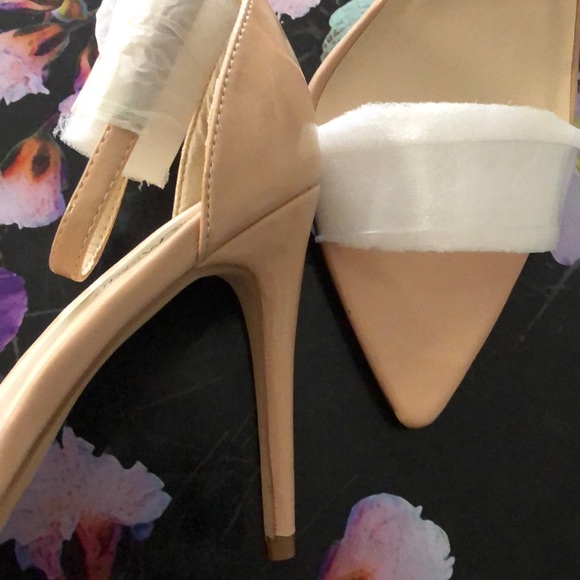 ✨NEW✨ Clear & nude strappy sandal - Picture 3 of 7